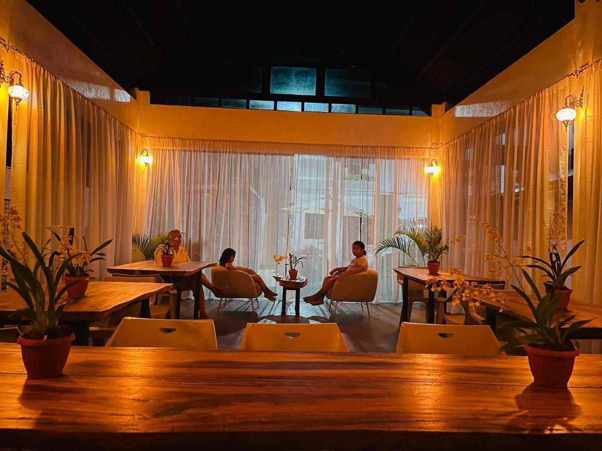 פנגלאו Thistle Inn מראה חיצוני תמונה